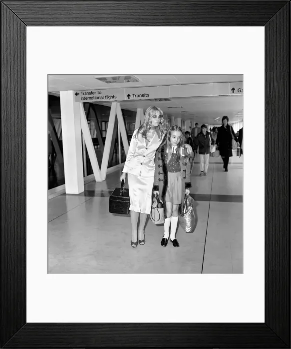 Framed Print : Rod Stewart and Britt Ekland. April 1975 75-1775-005 Framed Print : Rod Stewart and Britt Ekland. April 1975 75-1775-005