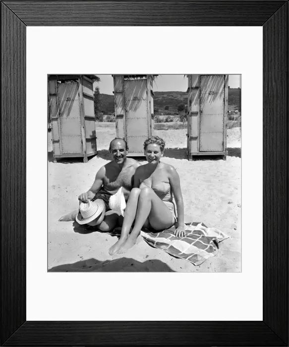 Framed Print : Holidays: Couples enjoying the beach on Corsica. August 1957 A503a-006