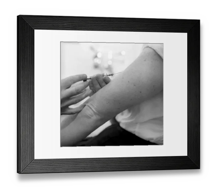 Framed Print : Medical: Hypodermic needle syringe used in vaccinations. March 1957 A334-002 Framed Print : Medical: Hypodermic needle syringe used in vaccinations. March 1957 A334-002