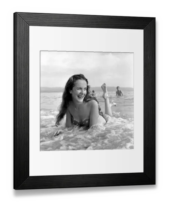 Framed Print : Clothing: Fashion: Beachwear: Holidaymakers: Bathing: Beauties seen here cooling off in