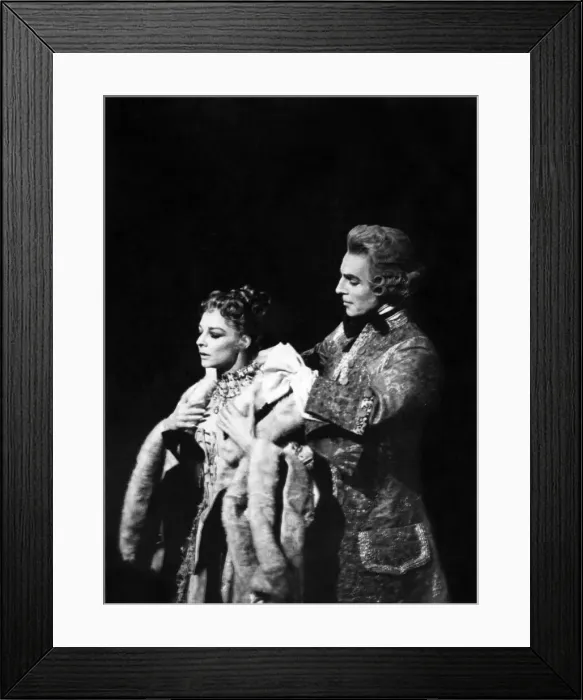 Framed Print : Antoinette Sibley in the title role in Kenneth MacMillanOs new full-length ballet Framed Print : Antoinette Sibley in the title role in Kenneth MacMillanOs new full-length ballet
