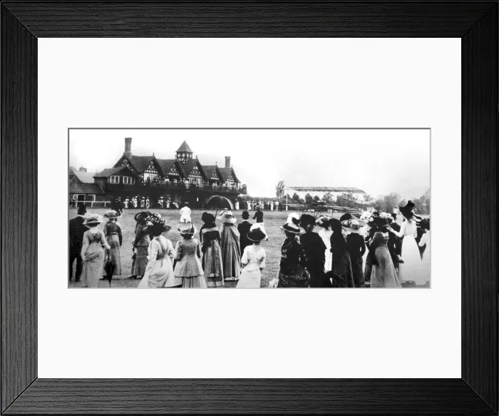 Framed Print : Although Graham-White failed to beat Paulhan in the first London-to-Manchester flight in Framed Print : Although Graham-White failed to beat Paulhan in the first London-to-Manchester flight in