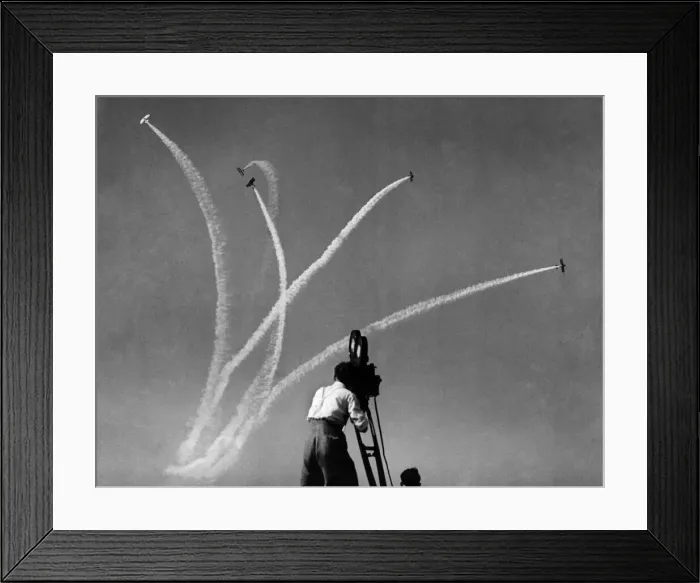 Framed Print : An air display at Hendon being filmed for the weekly news reel. Circa 1935