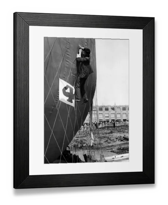 Framed Print : One of 18 balloons competing in the Gordon Bennett Cup Balloon Race this year (1925