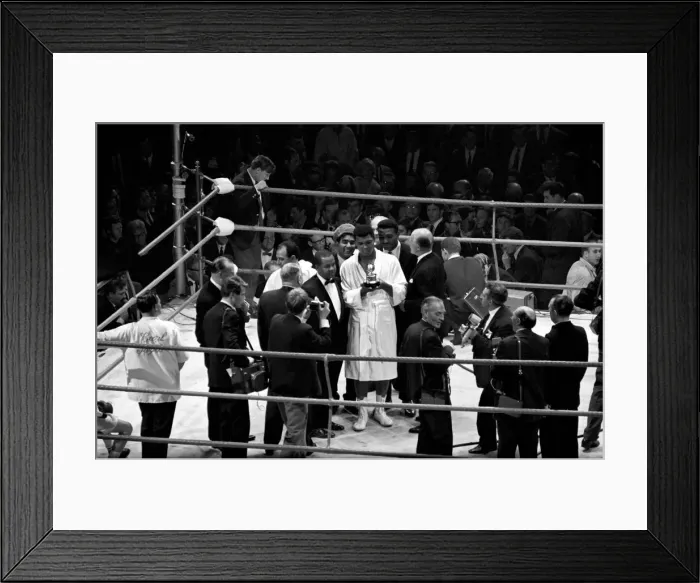 Framed Print : Heavy weight championship of the World bout between Cassius Clay v