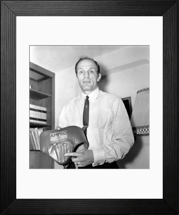 Framed Print : Henry Cooper showing the damage to his ampro bodyguard which was caused by low blows Framed Print : Henry Cooper showing the damage to his ampro bodyguard which was caused by low blows