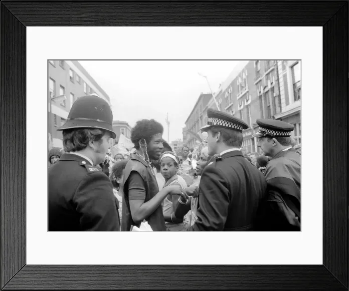 Framed Print : Notting Hill Carnival : Police and carnival goers seen here enjoying the music Framed Print : Notting Hill Carnival : Police and carnival goers seen here enjoying the music