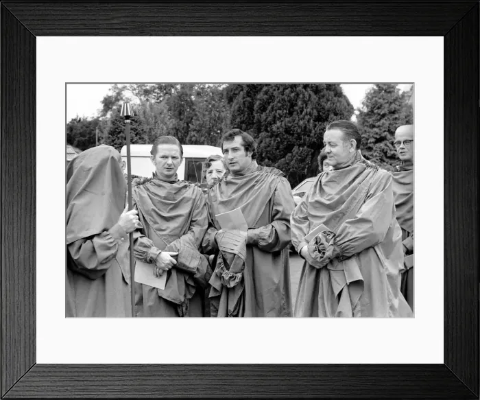 Framed Print : Rugby Star Gareth Edwards in his national Bardic Robes at the Royal Eisteddfod Framed Print : Rugby Star Gareth Edwards in his national Bardic Robes at the Royal Eisteddfod