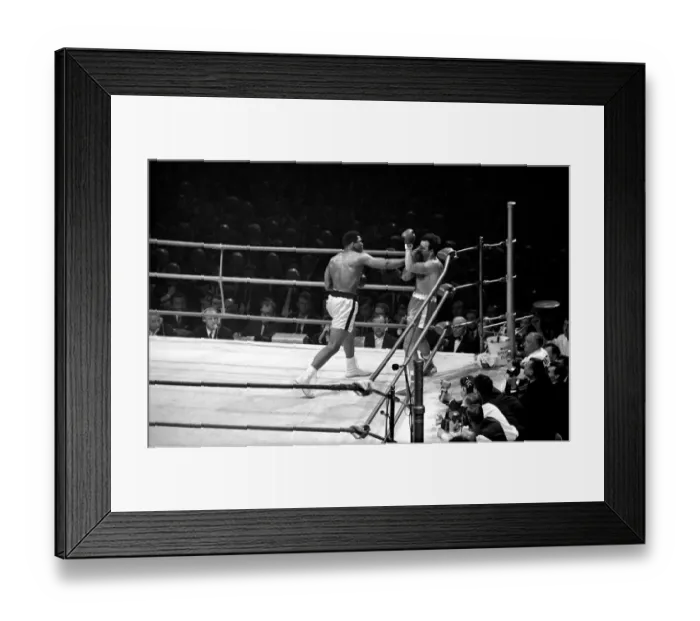 Framed Print : Heavy weight championship of the world between Cassius Clay v Framed Print : Heavy weight championship of the world between Cassius Clay v