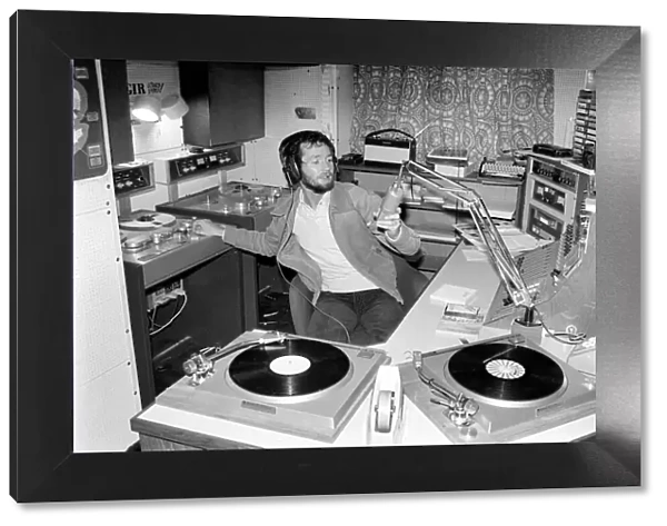 Disc. Jocky: Kenny Everett seen here in his home studio. February 1978