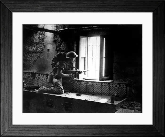 Framed Print : British soldier of the 8th Army seen here in street to street fight in the Southern Framed Print : British soldier of the 8th Army seen here in street to street fight in the Southern