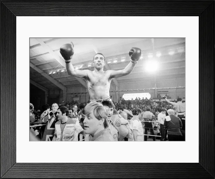 Framed Print : Alan Minter arms raised in celebration after beating Vito Antuofermo at Caesars Palace Framed Print : Alan Minter arms raised in celebration after beating Vito Antuofermo at Caesars Palace