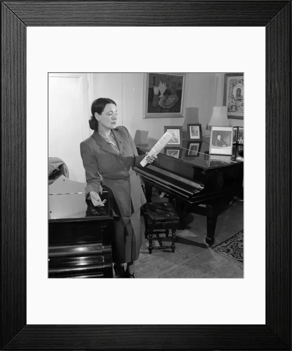 Framed Print : Pianist Harriet Cohen February 1949 Framed Print : Pianist Harriet Cohen February 1949
