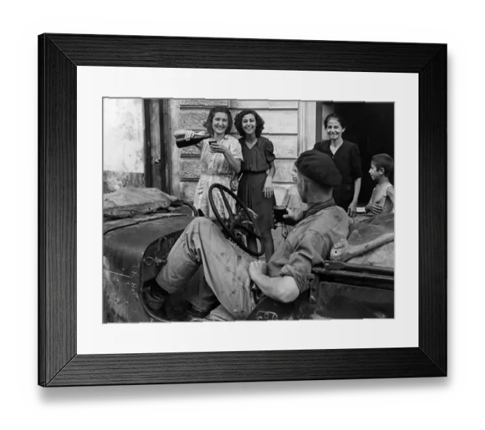 Framed Print : Soldiers of the 8th Army receive a great welcome from local Sicilian girls as the port of Framed Print : Soldiers of the 8th Army receive a great welcome from local Sicilian girls as the port of