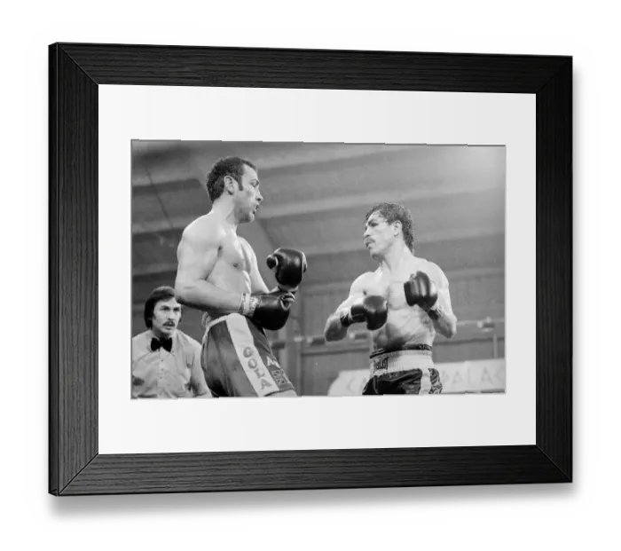 Framed Print : Alan Minter seen here in during his bout against Vito Antuofermo at Caesars Palace