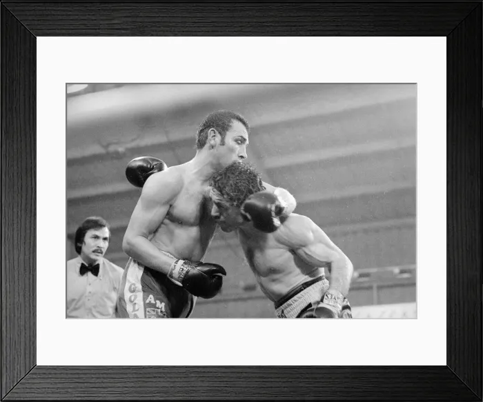 Framed Print : Alan Minter seen here in during his bout against Vito Antuofermo at Caesars Palace Framed Print : Alan Minter seen here in during his bout against Vito Antuofermo at Caesars Palace