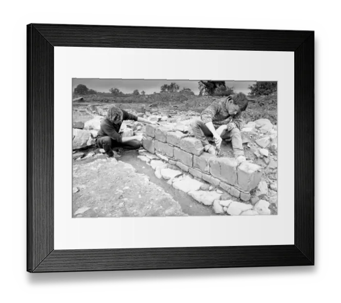 Framed Print : Archaeological dig at the former Sudeley castle, Griff, Nuneaton Framed Print : Archaeological dig at the former Sudeley castle, Griff, Nuneaton