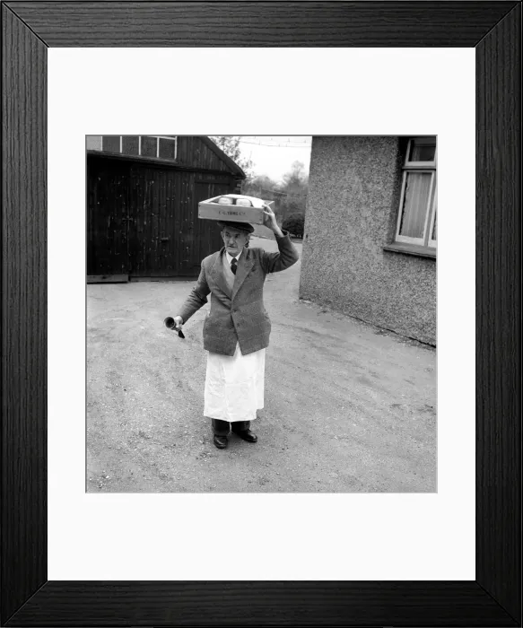 Framed Print : Occupation: Baker: Teddy Tonge - The muffin man of Reading seen here making Framed Print : Occupation: Baker: Teddy Tonge - The muffin man of Reading seen here making