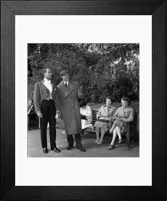Framed Print : Clothing: Fashion: Menswear: Mens fashion show in Central London. 1962 B1257-009