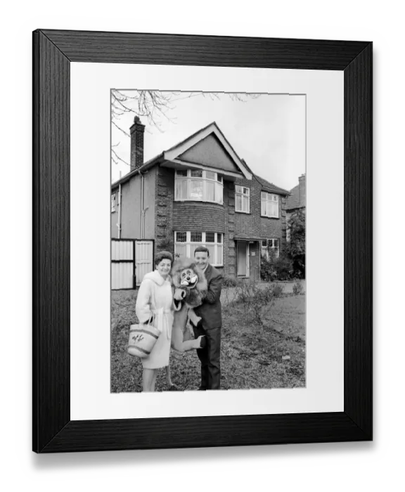 Framed Print : Terry Hall with Lenny the lion seen here at home. 1960 A1226-014 Framed Print : Terry Hall with Lenny the lion seen here at home. 1960 A1226-014
