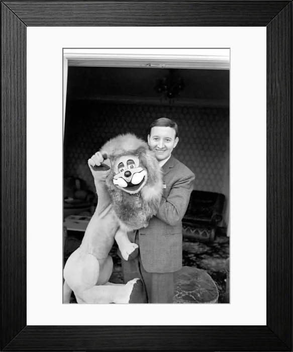 Framed Print : Terry Hall with Lenny the lion seen here at home. 1960 A1226-012 Framed Print : Terry Hall with Lenny the lion seen here at home. 1960 A1226-012