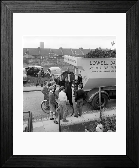 Framed Print : Bristol coal delivery, coal man weighs out delivery. Circa 1957 Framed Print : Bristol coal delivery, coal man weighs out delivery. Circa 1957