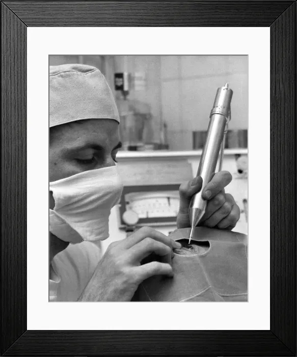 Framed Print : The new Cryo Surgical Unit at Moorfields hospital being demonstrated as it will be used