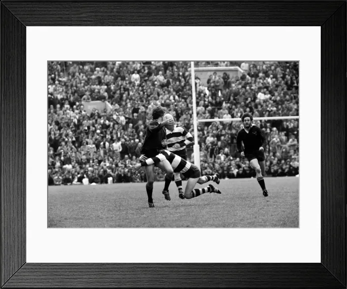Framed Print : Rugby Union Middlesex Sevens tournament at Twickenham Wasps in action during one of their Framed Print : Rugby Union Middlesex Sevens tournament at Twickenham Wasps in action during one of their