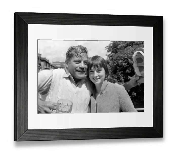 Framed Print : Entertainment. Film Actor: Actor Oliver Reed, today (Friday Framed Print : Entertainment. Film Actor: Actor Oliver Reed, today (Friday