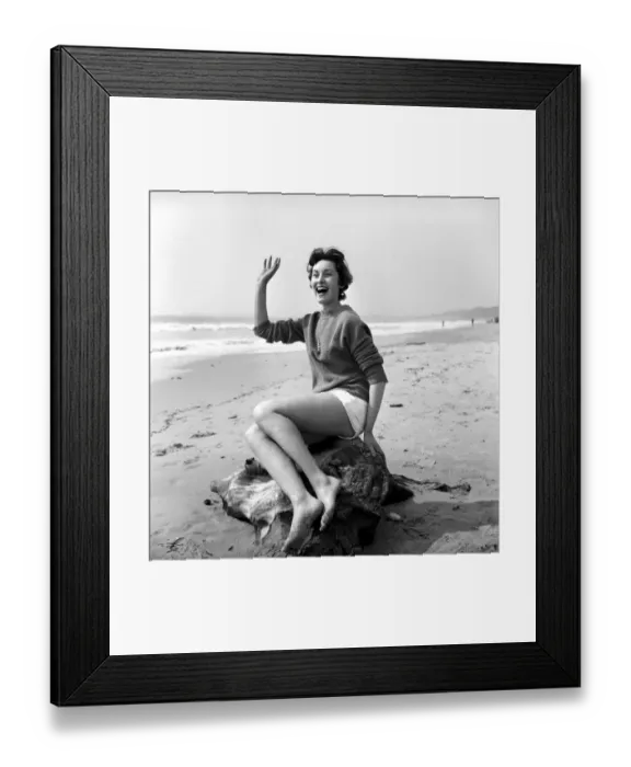 Framed Print : Easter at Bournemouth: A sunny Good Friday on the South Coast e Fashion model Margaret