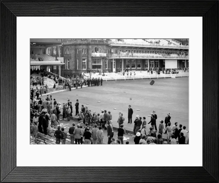 Framed Print : Sport: Cricket: The Ashes: England v. Australia at Lords Framed Print : Sport: Cricket: The Ashes: England v. Australia at Lords
