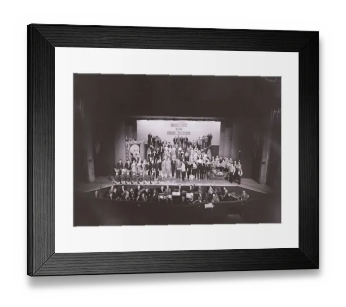 Framed Print : Compere, Bruce Forsyth, with cast from Sunday Night at the Palladium, orchestra in pit
