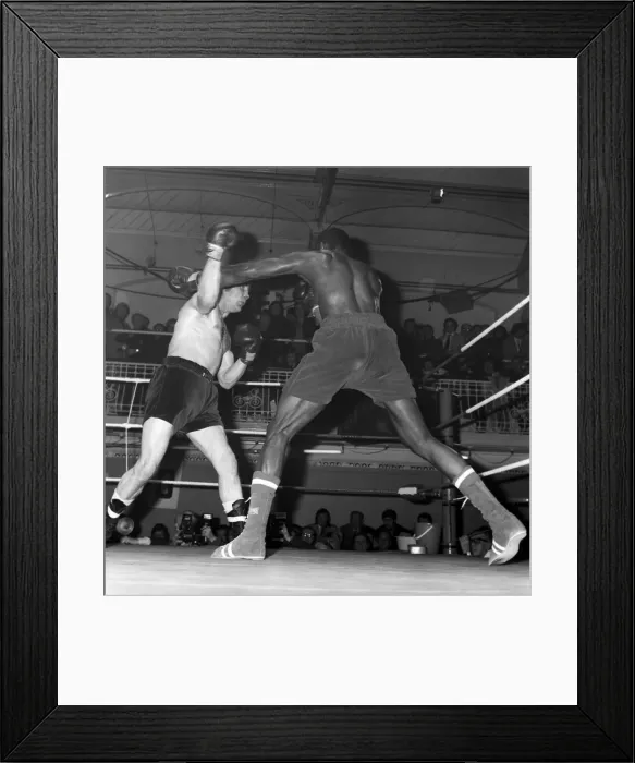 Framed Print : Pat McCormack v. Pat Thomas at the Manor Place Baths, Walworth, London, United Kingdom Framed Print : Pat McCormack v. Pat Thomas at the Manor Place Baths, Walworth, London, United Kingdom