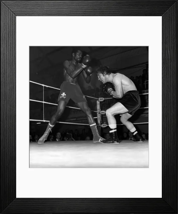 Framed Print : Pat McCormack v. Pat Thomas at the Manor Place Baths, Walworth, London, United Kingdom Framed Print : Pat McCormack v. Pat Thomas at the Manor Place Baths, Walworth, London, United Kingdom
