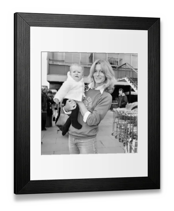 Framed Print : Singer Rona Newton-John (sister of Olivia Newton-John) arrived at Heathrow Airport