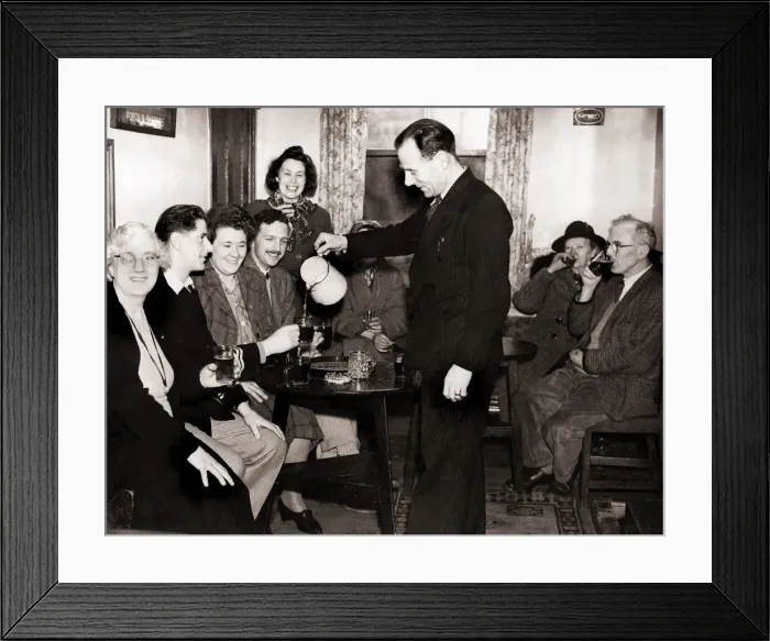 Framed Print : Drink Public Houses Interiors Len Pinn at his pub The Prince of Wales Framed Print : Drink Public Houses Interiors Len Pinn at his pub The Prince of Wales