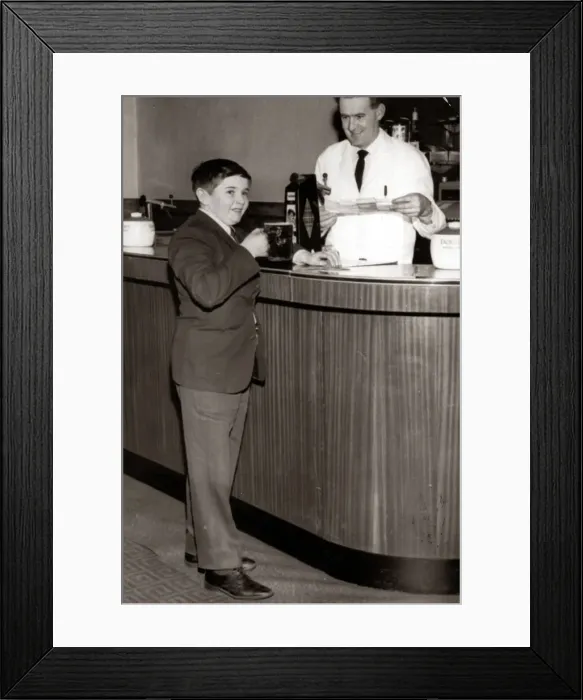 Framed Print : Billy Henderson aged 20 of Dumfrieshire, Scotland, has difficulty ordering pints when