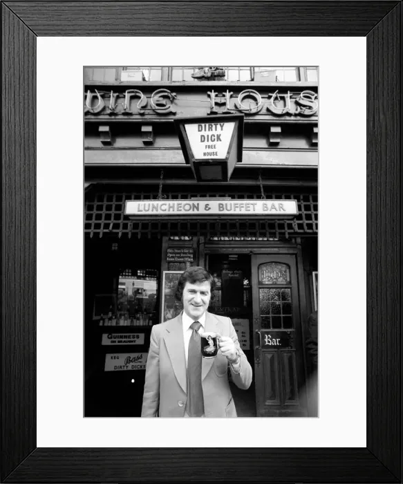 Framed Print : Roley Boles, manager of Dirty Dicks, with his nude lady, half-pint glass Framed Print : Roley Boles, manager of Dirty Dicks, with his nude lady, half-pint glass