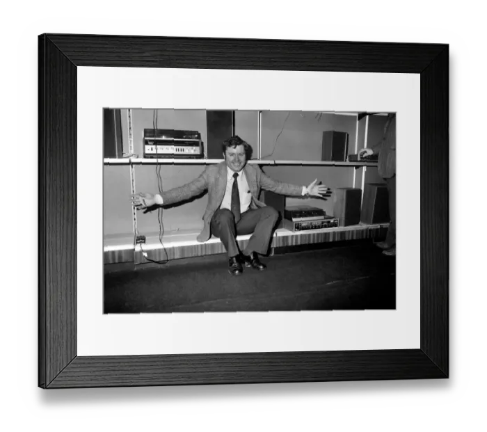 Framed Print : Beat the Budget shopping spree in Tottenham Court Road, London, street of radio and Hi-fi