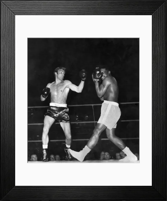 Framed Print : Joe Bugner in action against Phil Smith at the Royal Albert Hall, Kensington, London Framed Print : Joe Bugner in action against Phil Smith at the Royal Albert Hall, Kensington, London