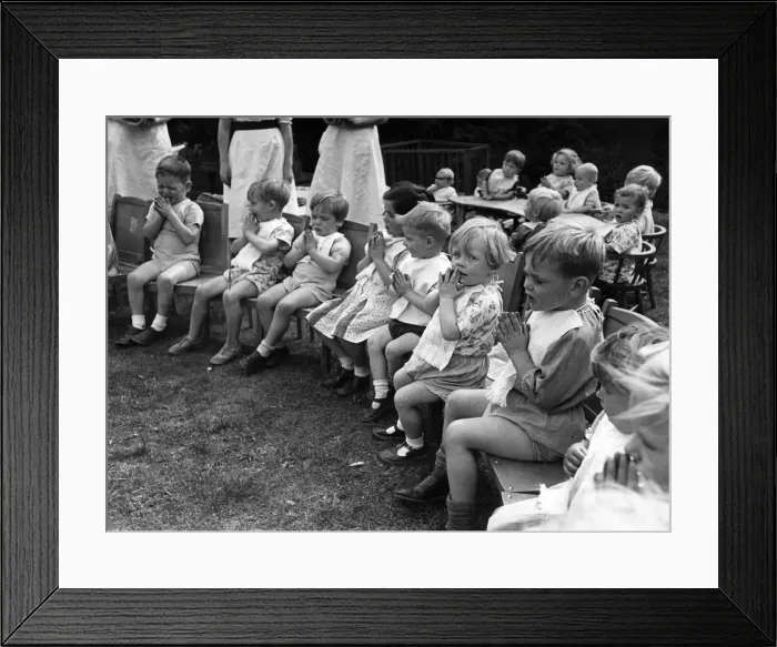Framed Print : Children saying prayers before dinner time at a nursery in England during the war Framed Print : Children saying prayers before dinner time at a nursery in England during the war