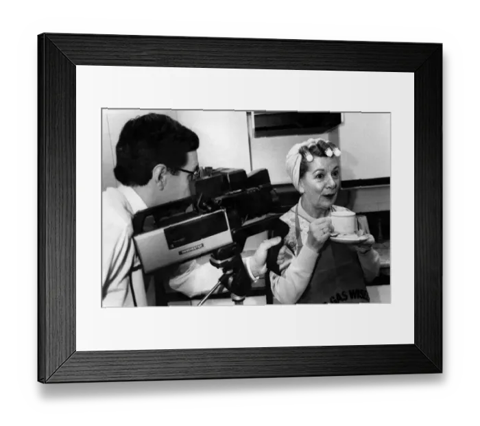 Framed Print : Former Coronation Street Star. Jean Alexander (Hilda Ogden in the street Framed Print : Former Coronation Street Star. Jean Alexander (Hilda Ogden in the street