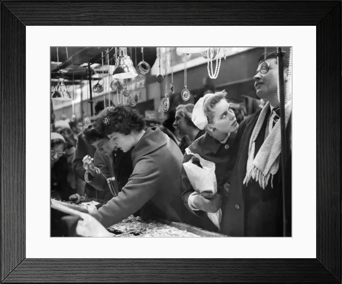 Framed Print : Christmas shoppers in Petticoat Lane, some carrying children others a parcel or a two Framed Print : Christmas shoppers in Petticoat Lane, some carrying children others a parcel or a two