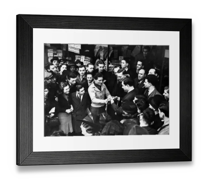 Framed Print : Welterweight Boxer Eric Boon seen here showing off his prize belt a few day after winning