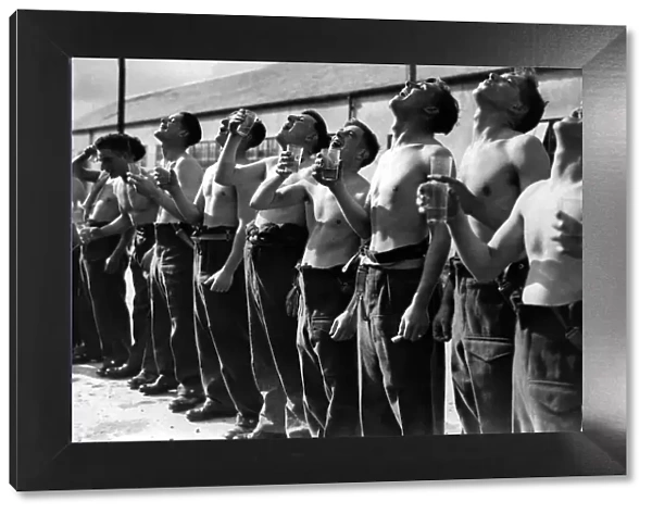 Army Recruiting: New Recruits seen here gargling with mouth washing. October 1939 P001787