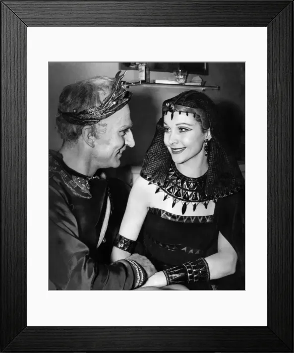 Framed Print : Ceasar and Cleopatra at the Opera House, Manchester, Vivien Leigh Framed Print : Ceasar and Cleopatra at the Opera House, Manchester, Vivien Leigh