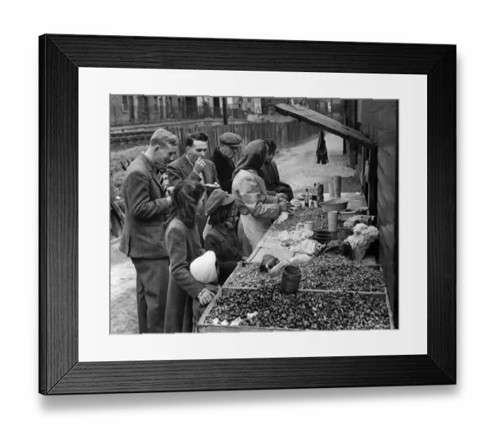 Framed Print : Customers line up to buy cockles froma stall in Leigh-on-Sea Circa 1950