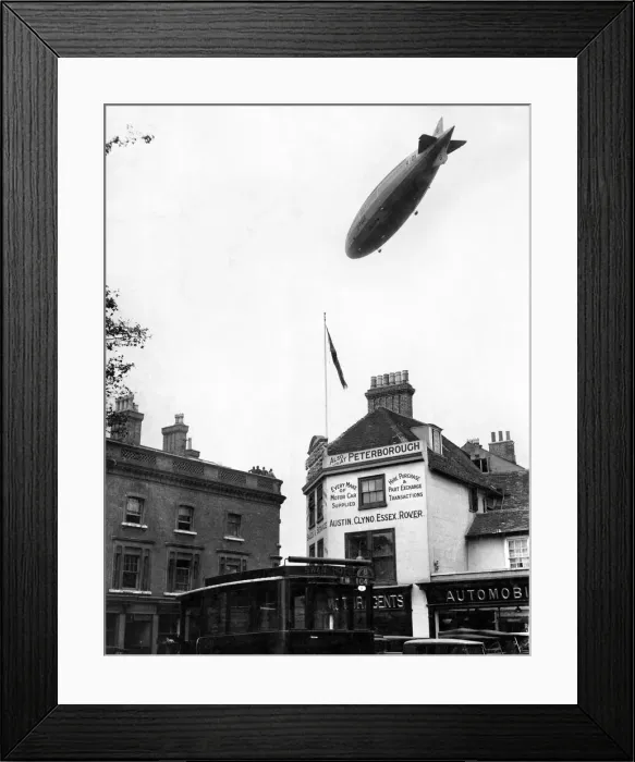 Framed Print : R101 Airship in flight over the town of Bedford October 1929 Framed Print : R101 Airship in flight over the town of Bedford October 1929