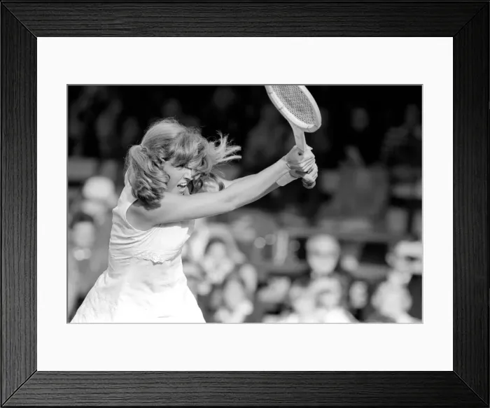 Framed Print : Wimbledon 1980: 2nd day. Tracey Austin vs. Miss A. Moulton Framed Print : Wimbledon 1980: 2nd day. Tracey Austin vs. Miss A. Moulton