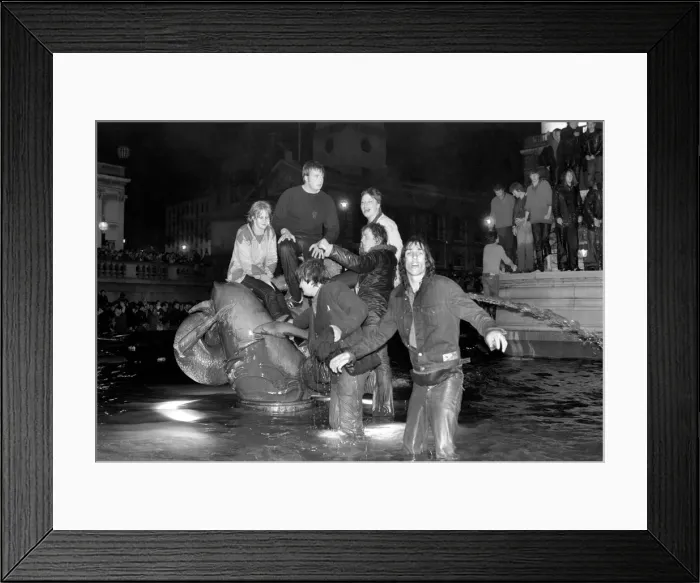 Framed Print : Celebrations in LondonIs Trafalgar square as the New Year arrived Framed Print : Celebrations in LondonIs Trafalgar square as the New Year arrived